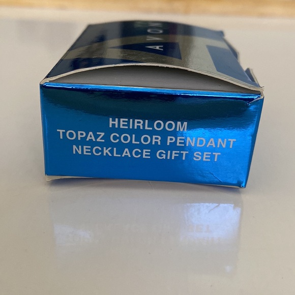 Avon heirloom topaz color pendant necklace and earrings gift set 🧡🤎 - Picture 8 of 8